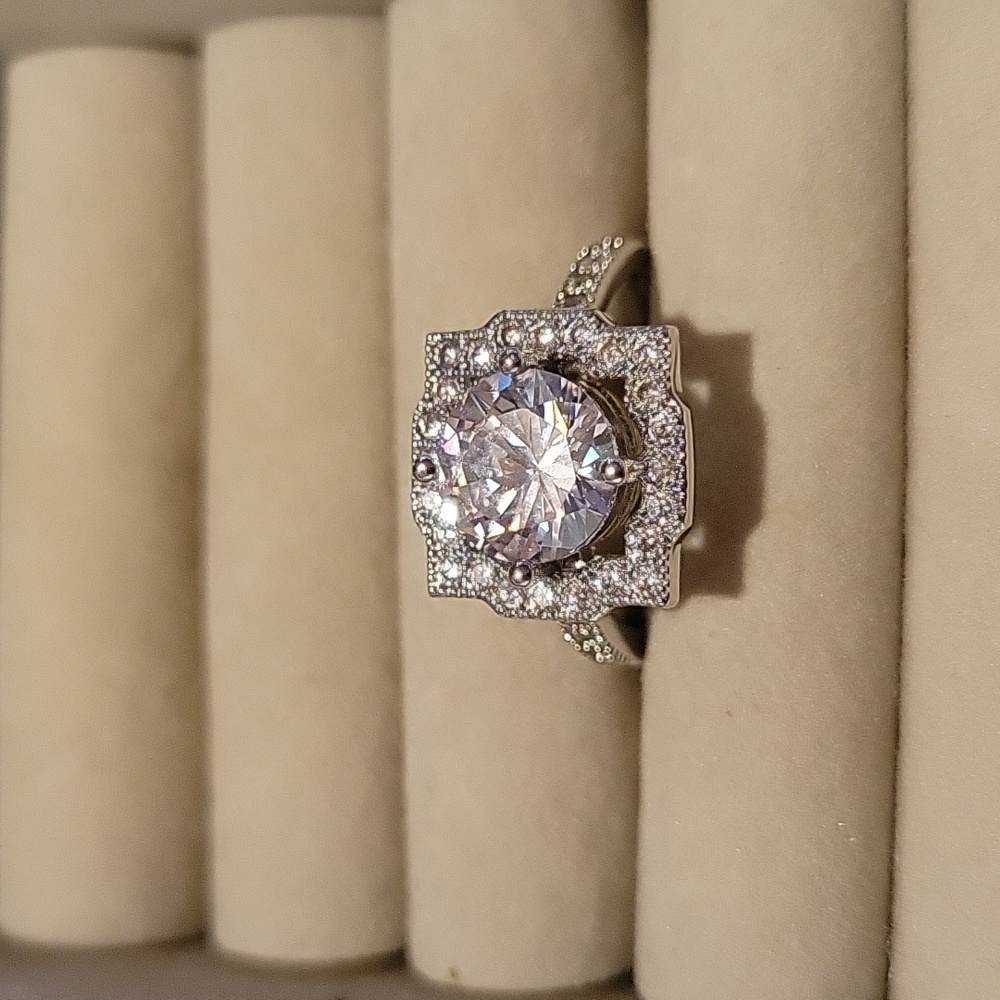 Ladies silver ring